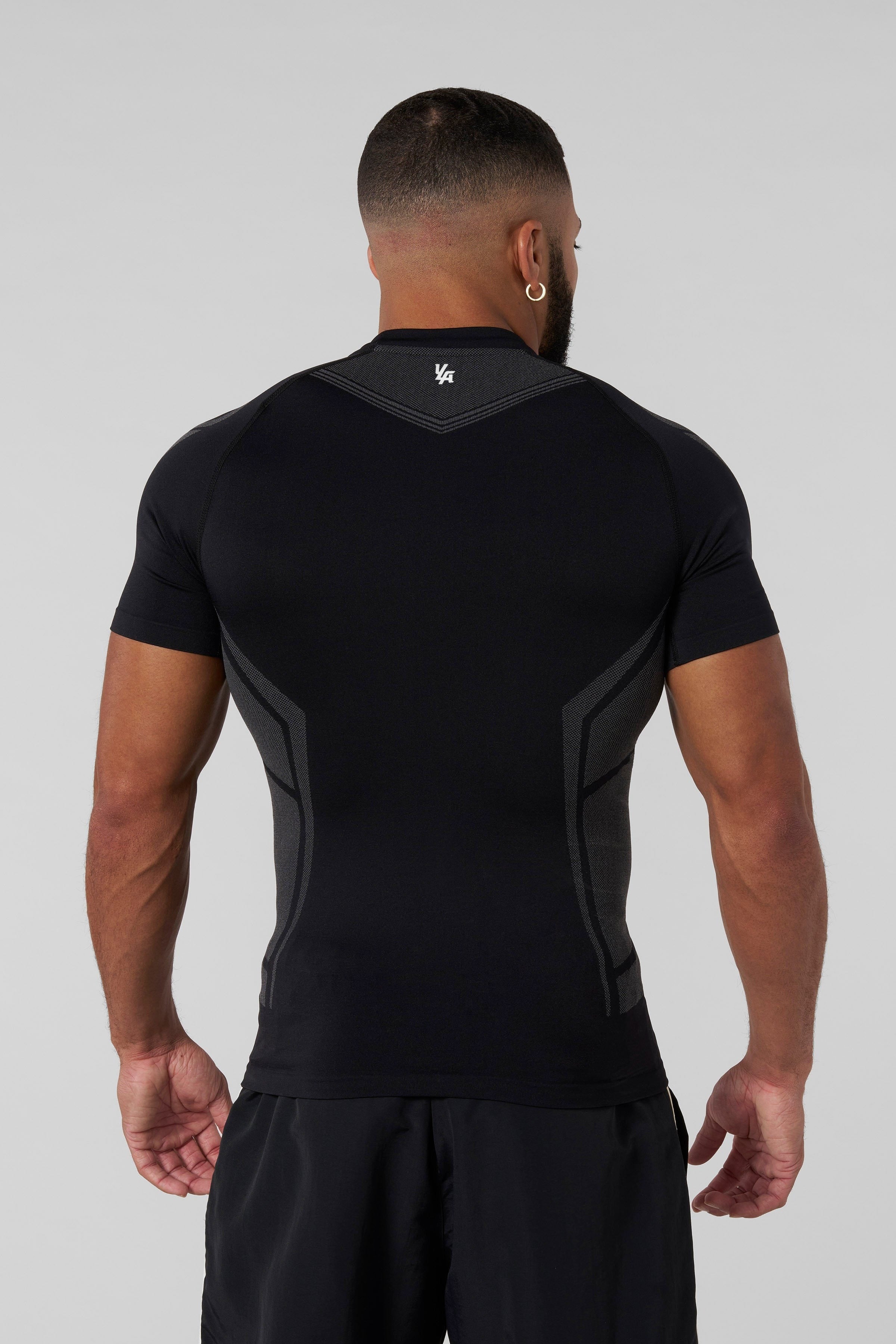 YOUNGLA Performance Compression T-Shirt – Black